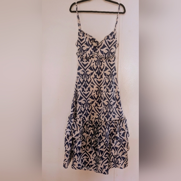 Elegant Blue and White Patterned Midi Dress - Picture 6 of 13